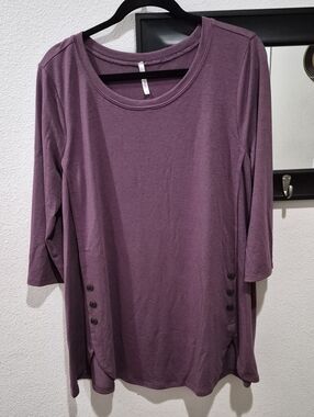 42POPS Plum Purple Soft And Stretchy Tunic Top, Button Detail Size 1X NWOT